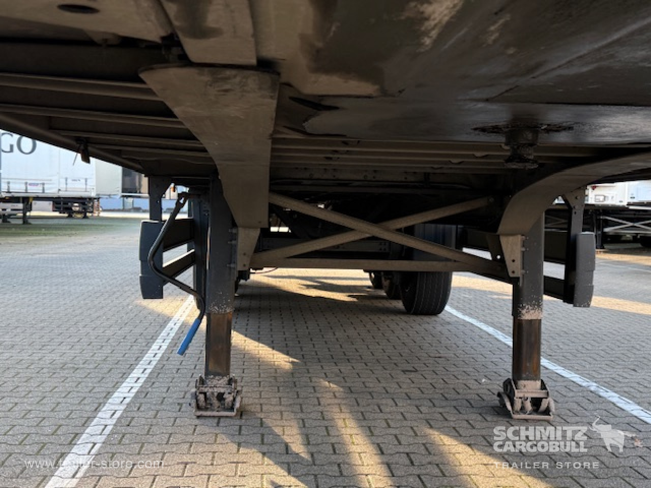SCHMITZ Oplegger Kasten Standard - نصف مقطورة صندوق مغلق: صورة 4 SCHMITZ Oplegger Kasten Standard - نصف مقطورة صندوق مغلق: صورة 4