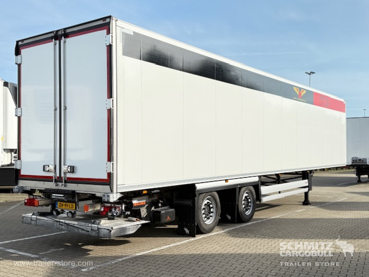 SCHMITZ Oplegger Vries Standard Taillift - نصف مقطورة متساوي الحرارة: صورة 1 SCHMITZ Oplegger Vries Standard Taillift - نصف مقطورة متساوي الحرارة: صورة 1