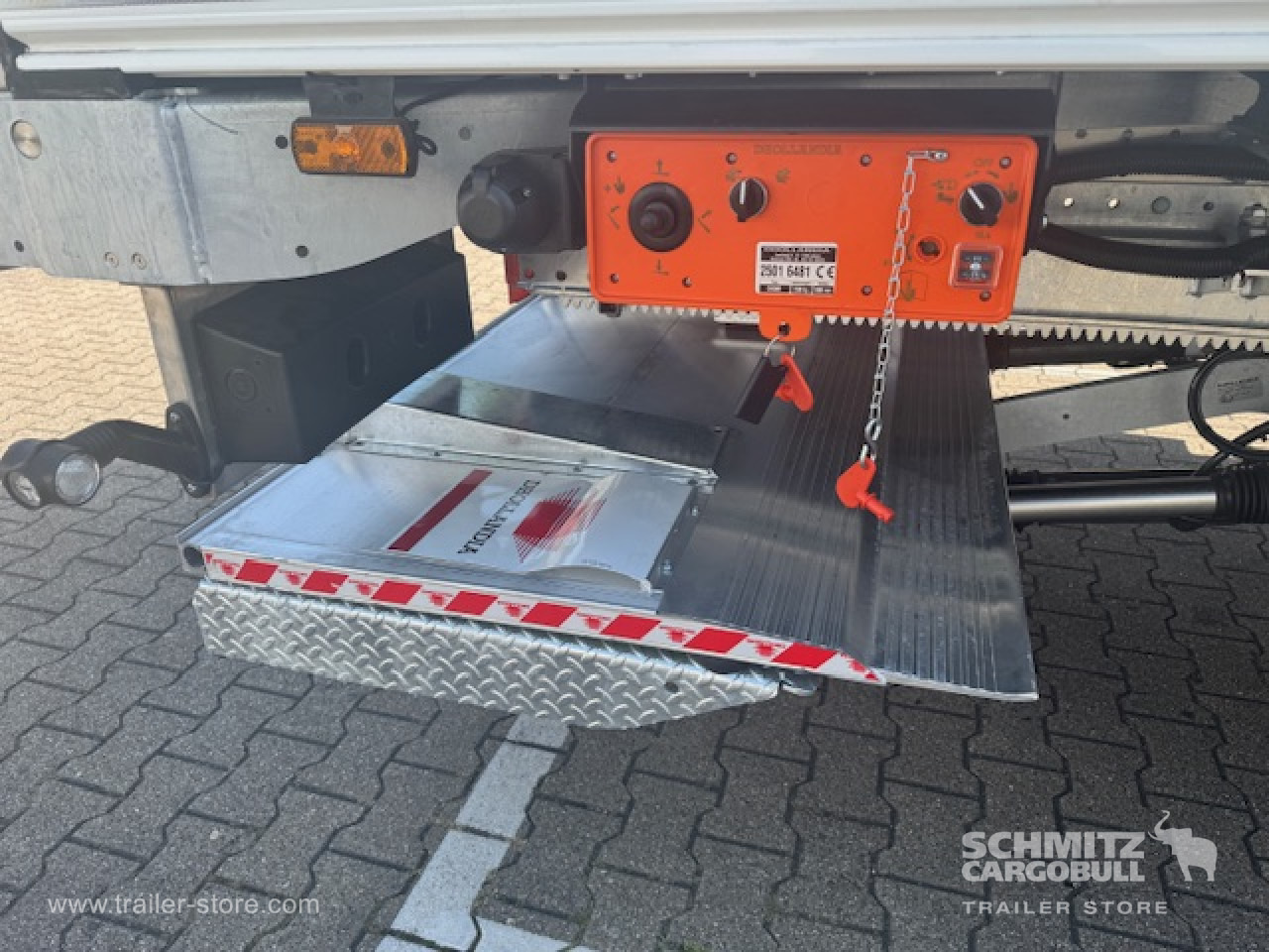 SCHMITZ Oplegger Vries Standard Taillift - نصف مقطورة متساوي الحرارة: صورة 3 SCHMITZ Oplegger Vries Standard Taillift - نصف مقطورة متساوي الحرارة: صورة 3