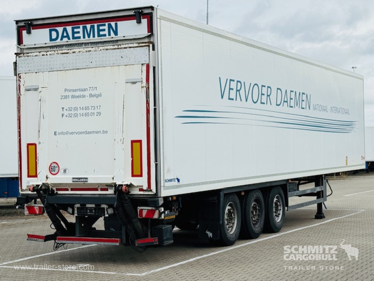 SCHMITZ Oplegger Vries Standard Taillift - نصف مقطورة متساوي الحرارة: صورة 1 SCHMITZ Oplegger Vries Standard Taillift - نصف مقطورة متساوي الحرارة: صورة 1