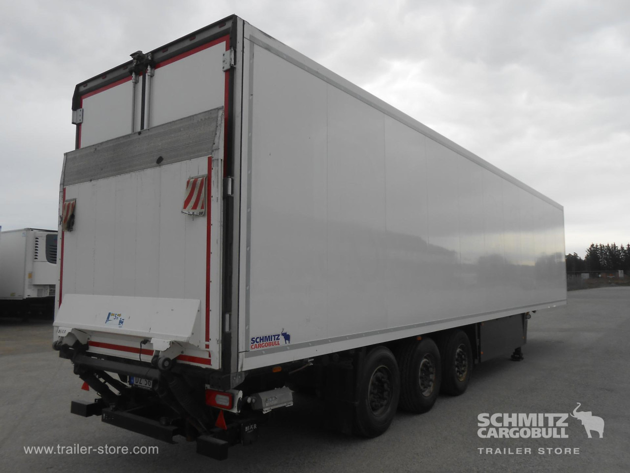 SCHMITZ Reefer Multitemp Taillift - نصف مقطورة متساوي الحرارة: صورة 1 SCHMITZ Reefer Multitemp Taillift - نصف مقطورة متساوي الحرارة: صورة 1