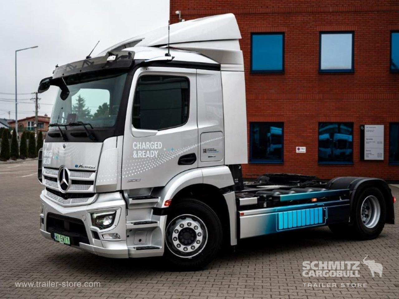 MERCEDES-BENZ Standard tractor unit - وحدة جر: صورة 1 MERCEDES-BENZ Standard tractor unit - وحدة جر: صورة 1