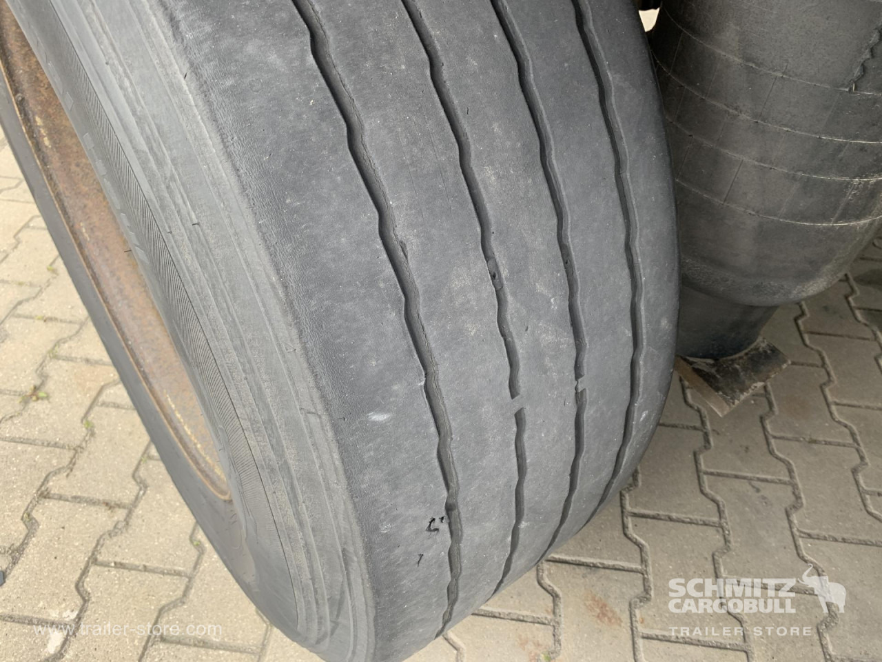 SCHMITZ Reefer Standard Taillift - نصف مقطورة متساوي الحرارة: صورة 3 SCHMITZ Reefer Standard Taillift - نصف مقطورة متساوي الحرارة: صورة 3