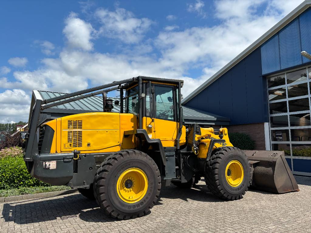 Komatsu WA 320-5 - اللودر بعجل: صورة 4 Komatsu WA 320-5 - اللودر بعجل: صورة 4