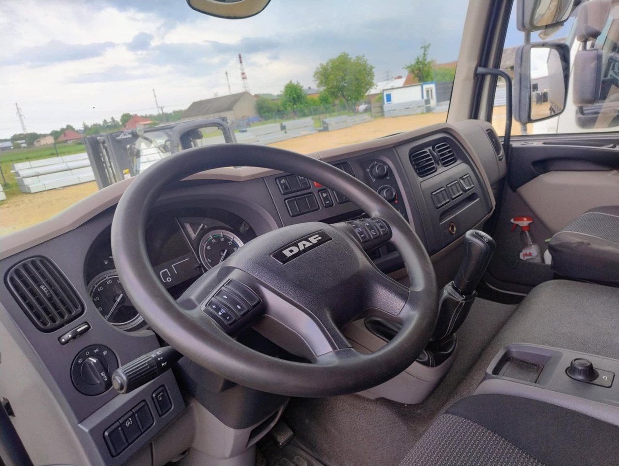 DAF LF 250 / Curtainsider 18 EPAL / sleeping cab - شاحنة ستارة: صورة 5 DAF LF 250 / Curtainsider 18 EPAL / sleeping cab - شاحنة ستارة: صورة 5