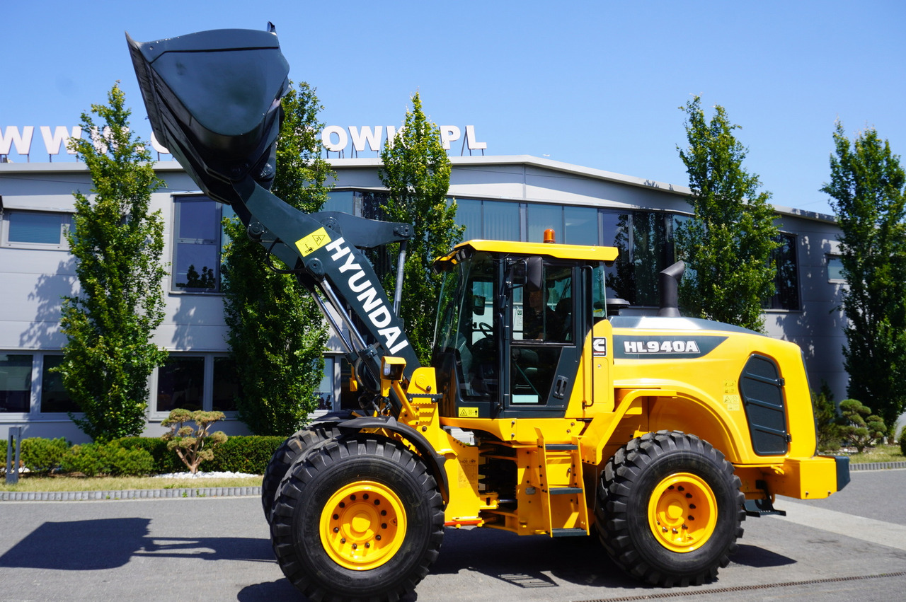 HYUNDAI HL940A articulated loader / year 2021 / weight 13.5t year of production 2021 - اللودر بعجل: صورة 1 HYUNDAI HL940A articulated loader / year 2021 / weight 13.5t year of production 2021 - اللودر بعجل: صورة 1
