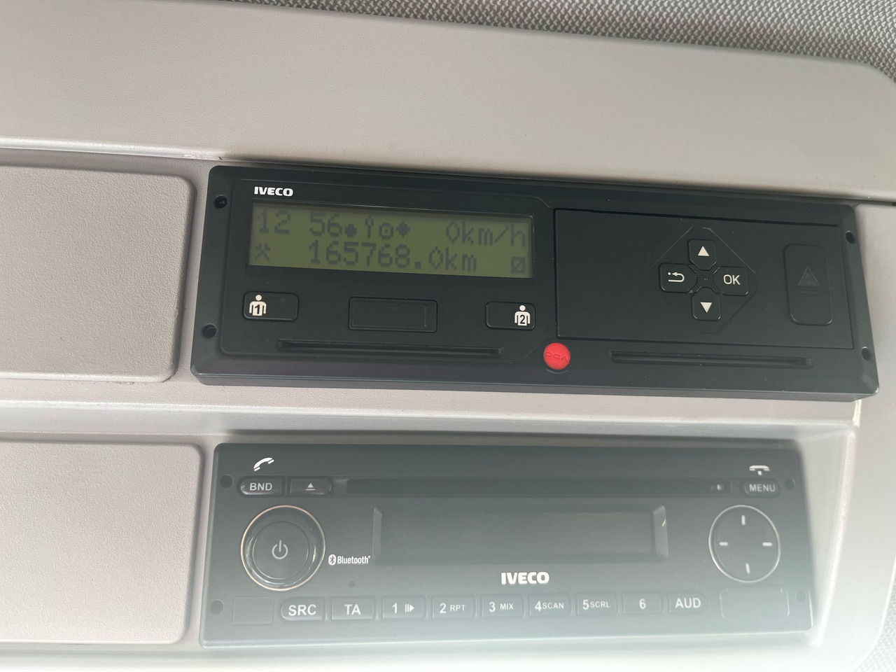 IVECO 120-190 / 160 thousand km !!! / Box 18 EPAL / Dhollandia lift 1500 kg - شاحنة مقفلة: صورة 2 IVECO 120-190 / 160 thousand km !!! / Box 18 EPAL / Dhollandia lift 1500 kg - شاحنة مقفلة: صورة 2