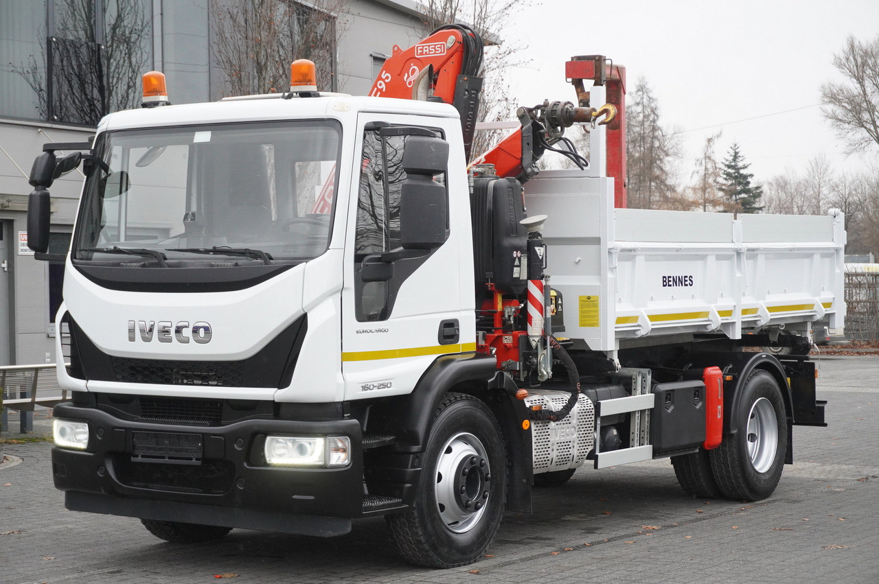 IVECO Eurocargo 160-250 E6/ Fassi crane / 3-sided tipper / mileage 47 thousand. km ! - شاحنات مسطحة: صورة 2 IVECO Eurocargo 160-250 E6/ Fassi crane / 3-sided tipper / mileage 47 thousand. km ! - شاحنات مسطحة: صورة 2