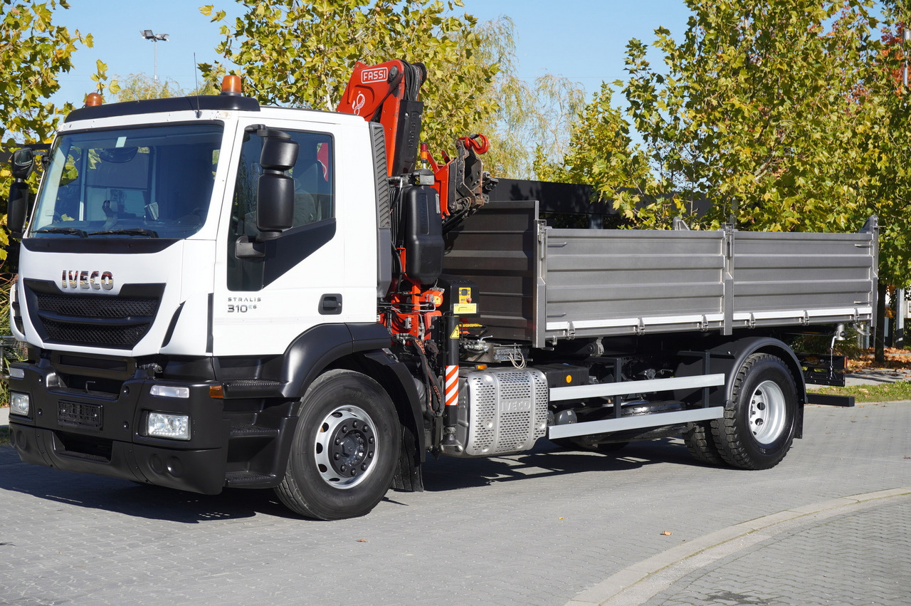 IVECO Stralis 310 E6 / NEW 3-sided tipper / Fassi F135 crane with remote control - شاحنة قلاب, شاحنة كرين: صورة 3 IVECO Stralis 310 E6 / NEW 3-sided tipper / Fassi F135 crane with remote control - شاحنة قلاب, شاحنة كرين: صورة 3