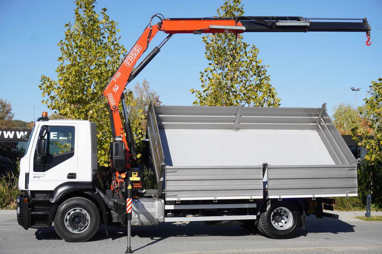 IVECO Stralis 310 E6 / NEW 3-sided tipper / Fassi F135 crane with remote control - شاحنة كرين: صورة 5 IVECO Stralis 310 E6 / NEW 3-sided tipper / Fassi F135 crane with remote control - شاحنة كرين: صورة 5