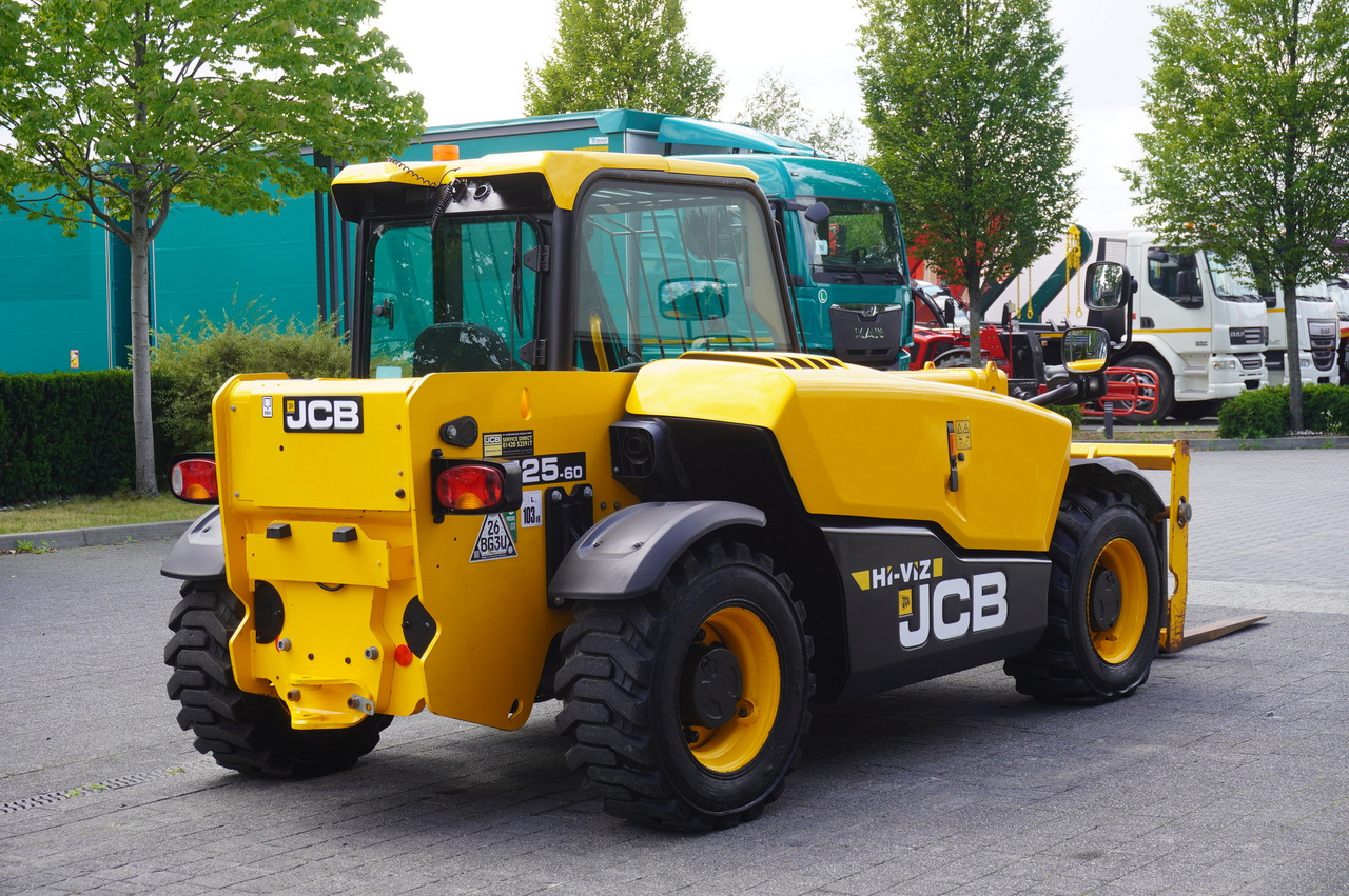 JCB 525-60T5 / 2022 / 860 MTH! / 2.5 T / Reach 6 m / joystick - جرافة ذات عجلات تلسكوبية: صورة 5 JCB 525-60T5 / 2022 / 860 MTH! / 2.5 T / Reach 6 m / joystick - جرافة ذات عجلات تلسكوبية: صورة 5