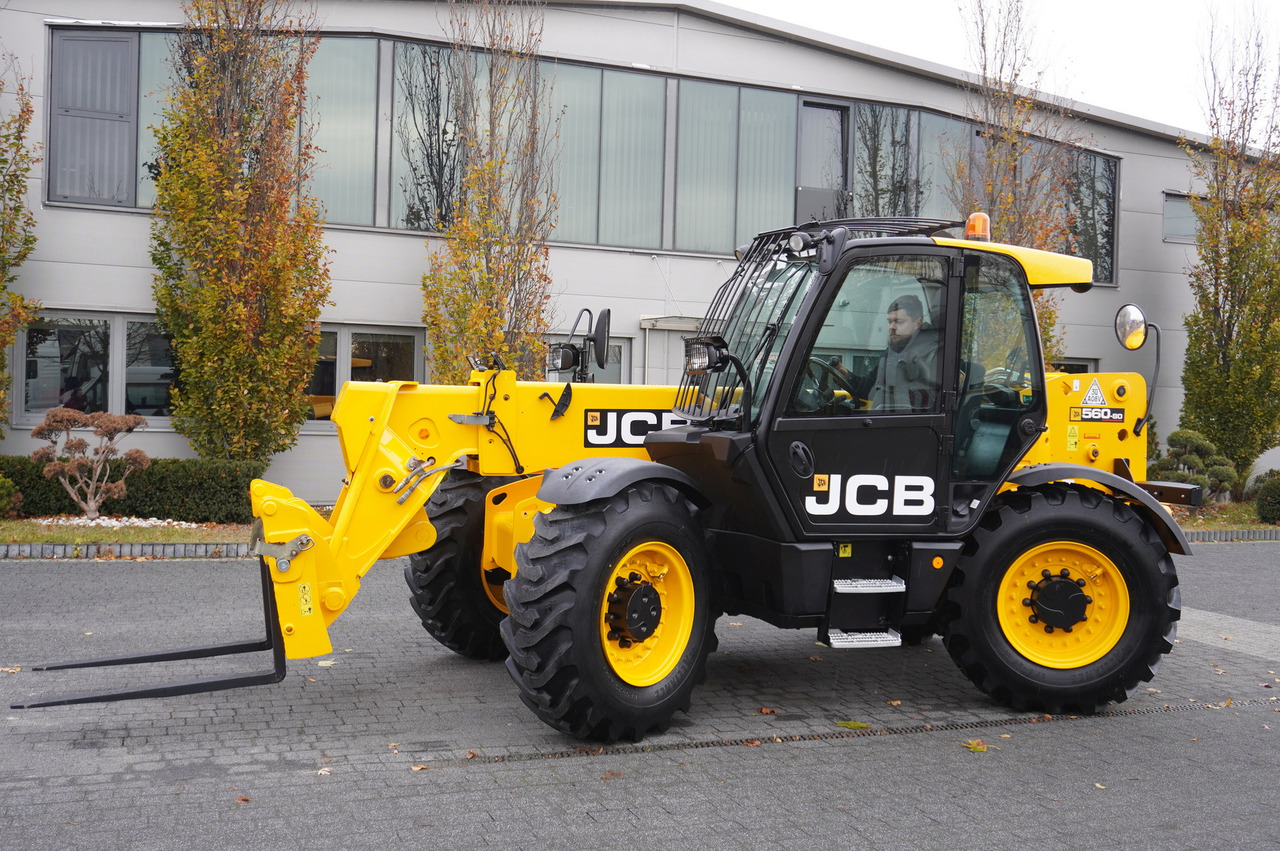 JCB 560-80 / 6 ton lifting capacity / power 146 HP - اللودر بعجل: صورة 3 JCB 560-80 / 6 ton lifting capacity / power 146 HP - اللودر بعجل: صورة 3