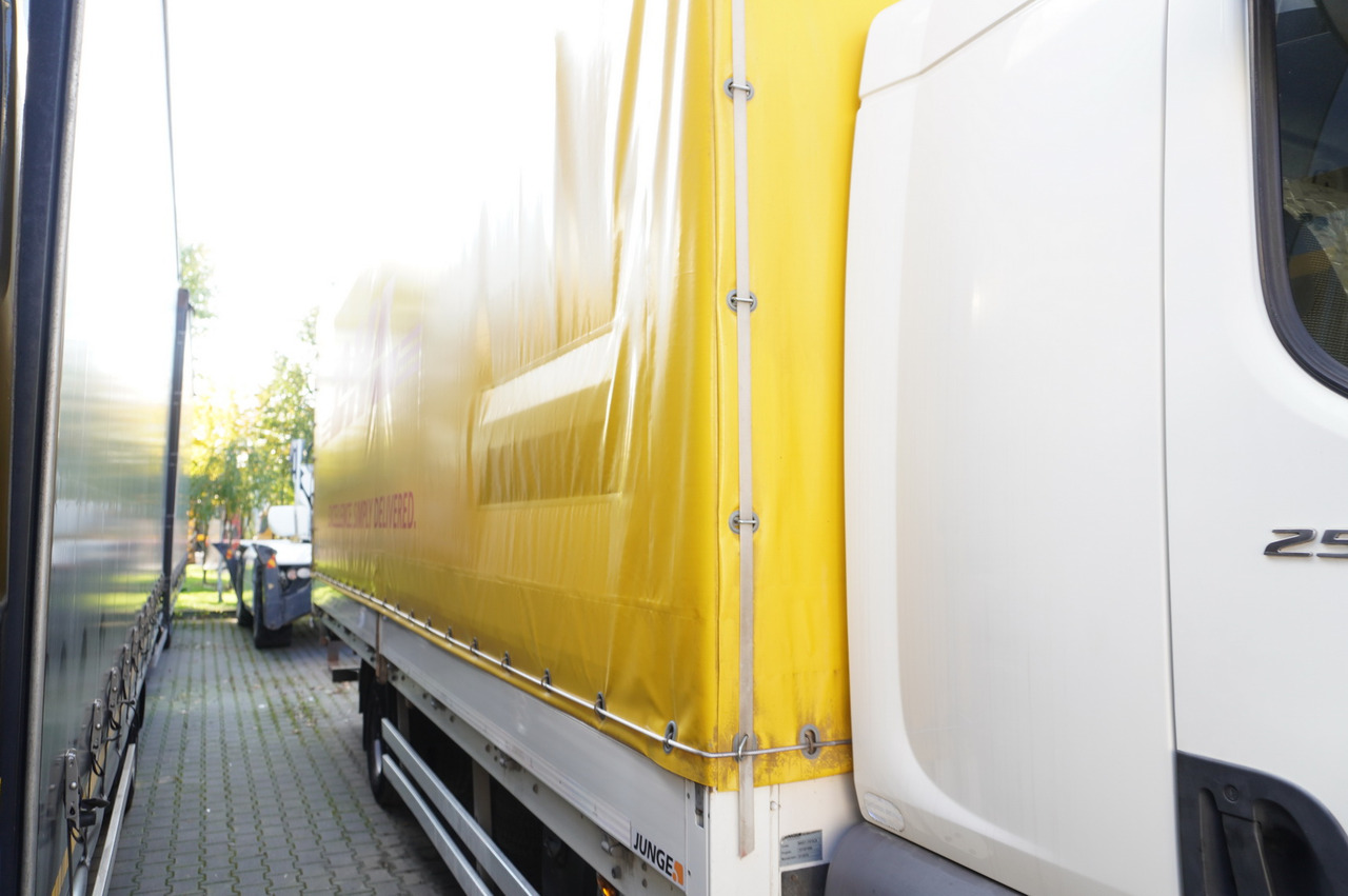 JUNGE Body Tarpaulin JUNGE / 18 Europallets / 2015 - حاوية قابلة للتبديل ستارة جانبية: صورة 4 JUNGE Body Tarpaulin JUNGE / 18 Europallets / 2015 - حاوية قابلة للتبديل ستارة جانبية: صورة 4