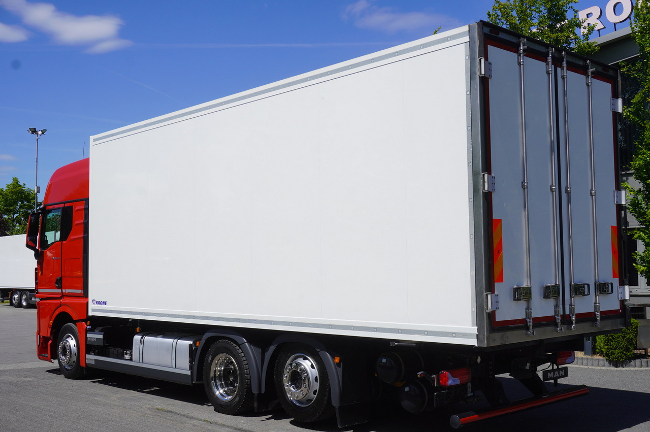 MAN GX 26.510 / 2022 / NEW Krone bitemperature refrigerated truck / Carrier Supra 850 MT / 4 units - شاحنة الفريزر: صورة 2 MAN GX 26.510 / 2022 / NEW Krone bitemperature refrigerated truck / Carrier Supra 850 MT / 4 units - شاحنة الفريزر: صورة 2