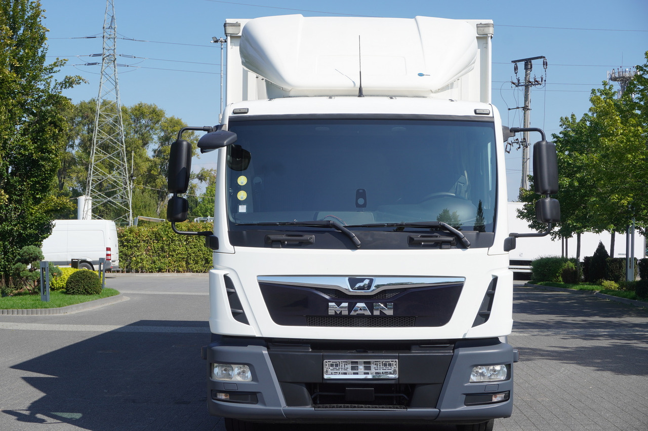 شاحنة ستارة MAN TGL 12.190 / Curtainsider 19 EPAL / Sleeper cab: صورة 9