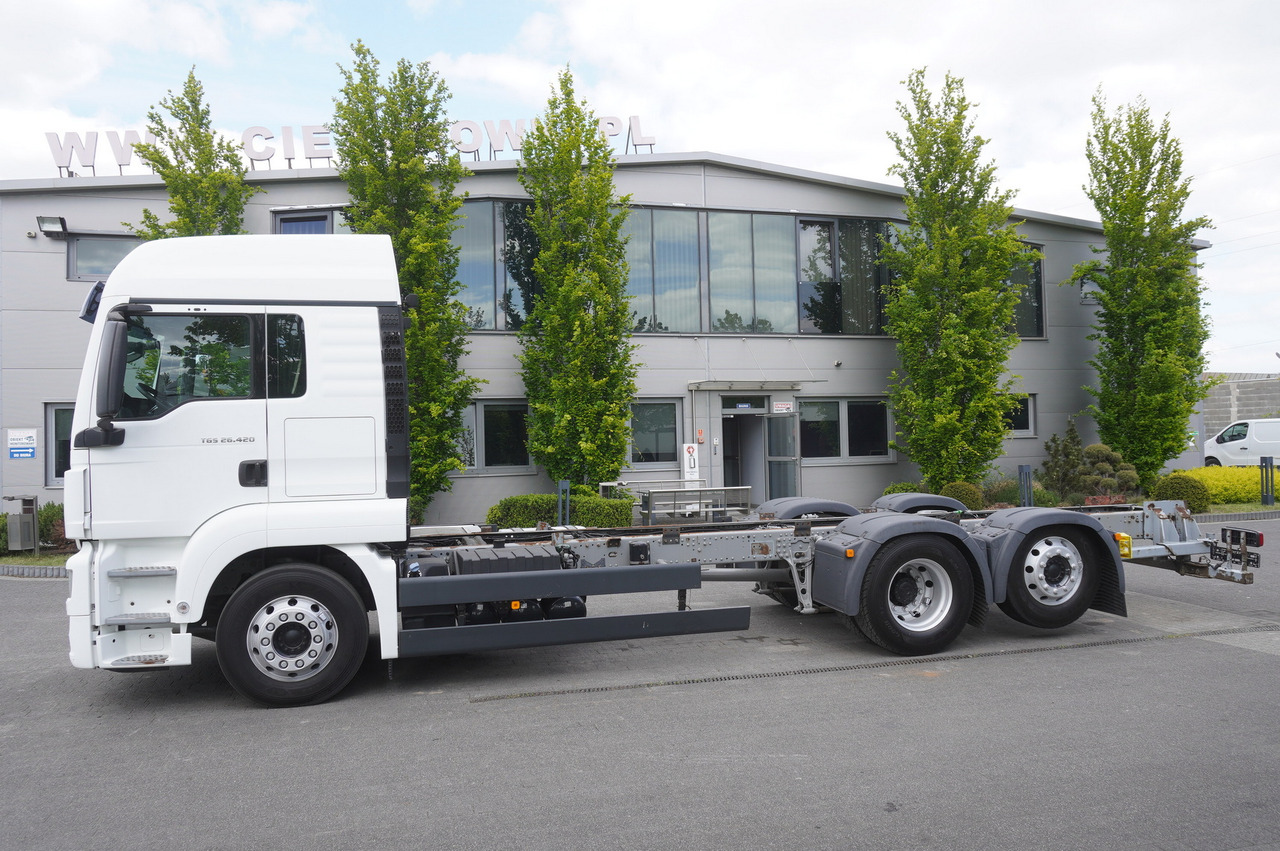 MAN TGS 26.420 / 7.5 m chassis / 14.5 t load cap. / Sleeping cab - شاحنة هيكل كابينة: صورة 2 MAN TGS 26.420 / 7.5 m chassis / 14.5 t load cap. / Sleeping cab - شاحنة هيكل كابينة: صورة 2