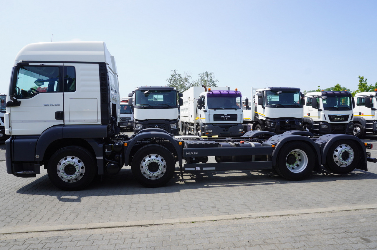 MAN TGS 35.420 8x2 / Chassis 6.4 m / 3 steered axles - شاحنة هيكل كابينة: صورة 3 MAN TGS 35.420 8x2 / Chassis 6.4 m / 3 steered axles - شاحنة هيكل كابينة: صورة 3