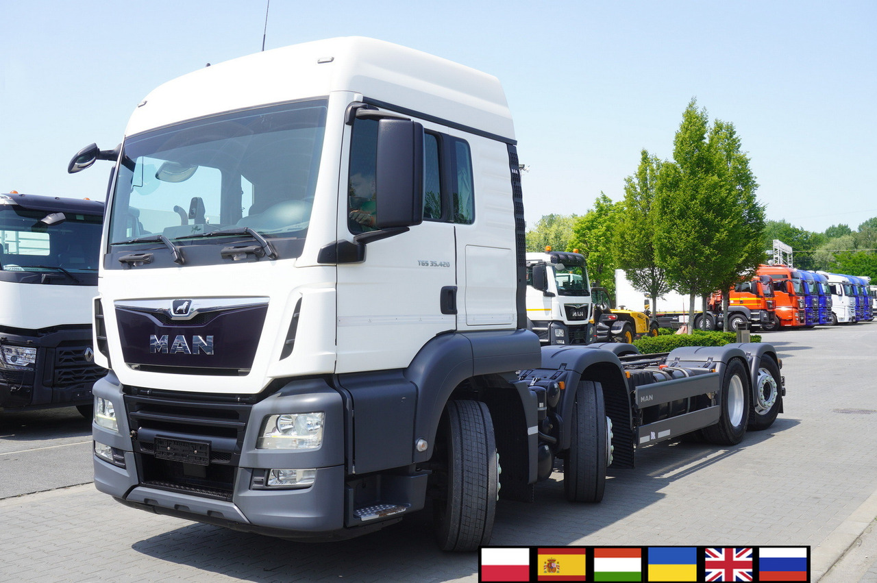 MAN TGS 35.420 8x2 / Chassis 6.4 m / 3 steered axles - شاحنة هيكل كابينة: صورة 1 MAN TGS 35.420 8x2 / Chassis 6.4 m / 3 steered axles - شاحنة هيكل كابينة: صورة 1