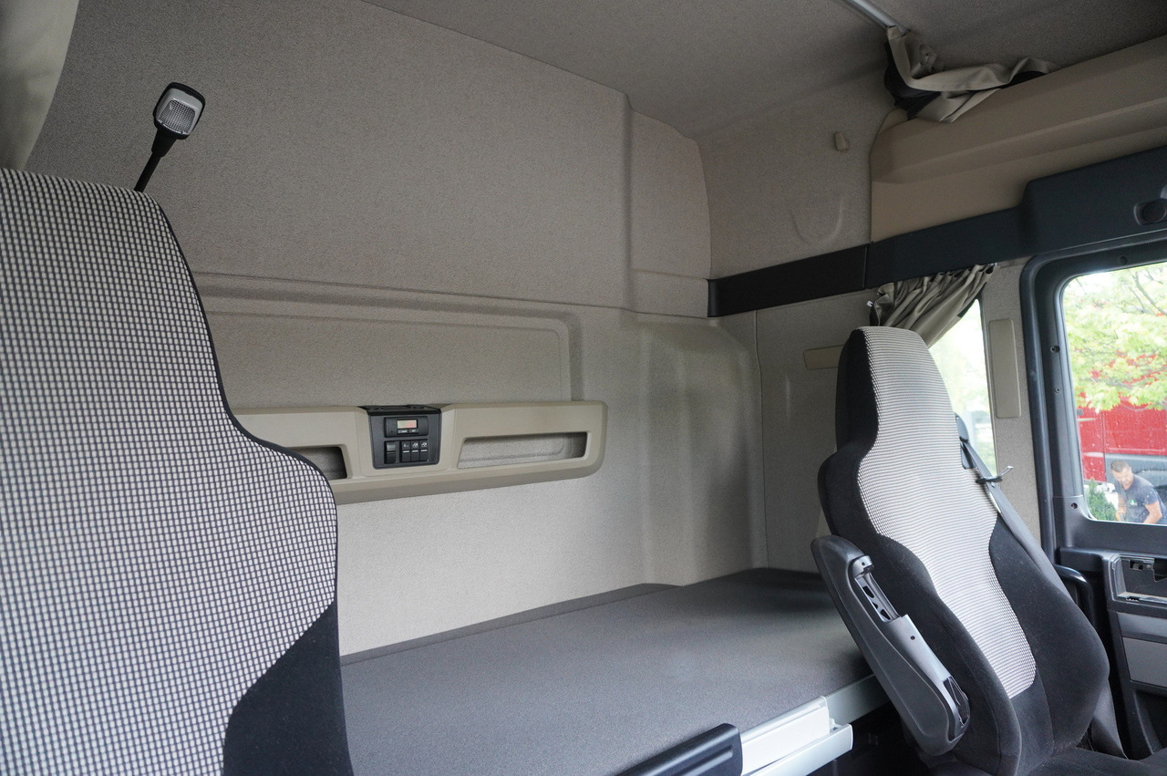 MAN TGX 18.430 / Curtainsider 18 EPAL / sleeping cab / 2021 MAN TGX 18.430 / Curtainsider 18 EPAL / sleeping cab / 2021: صورة 30 MAN TGX 18.430 / Curtainsider 18 EPAL / sleeping cab / 2021 MAN TGX 18.430 / Curtainsider 18 EPAL / sleeping cab / 2021: صورة 30