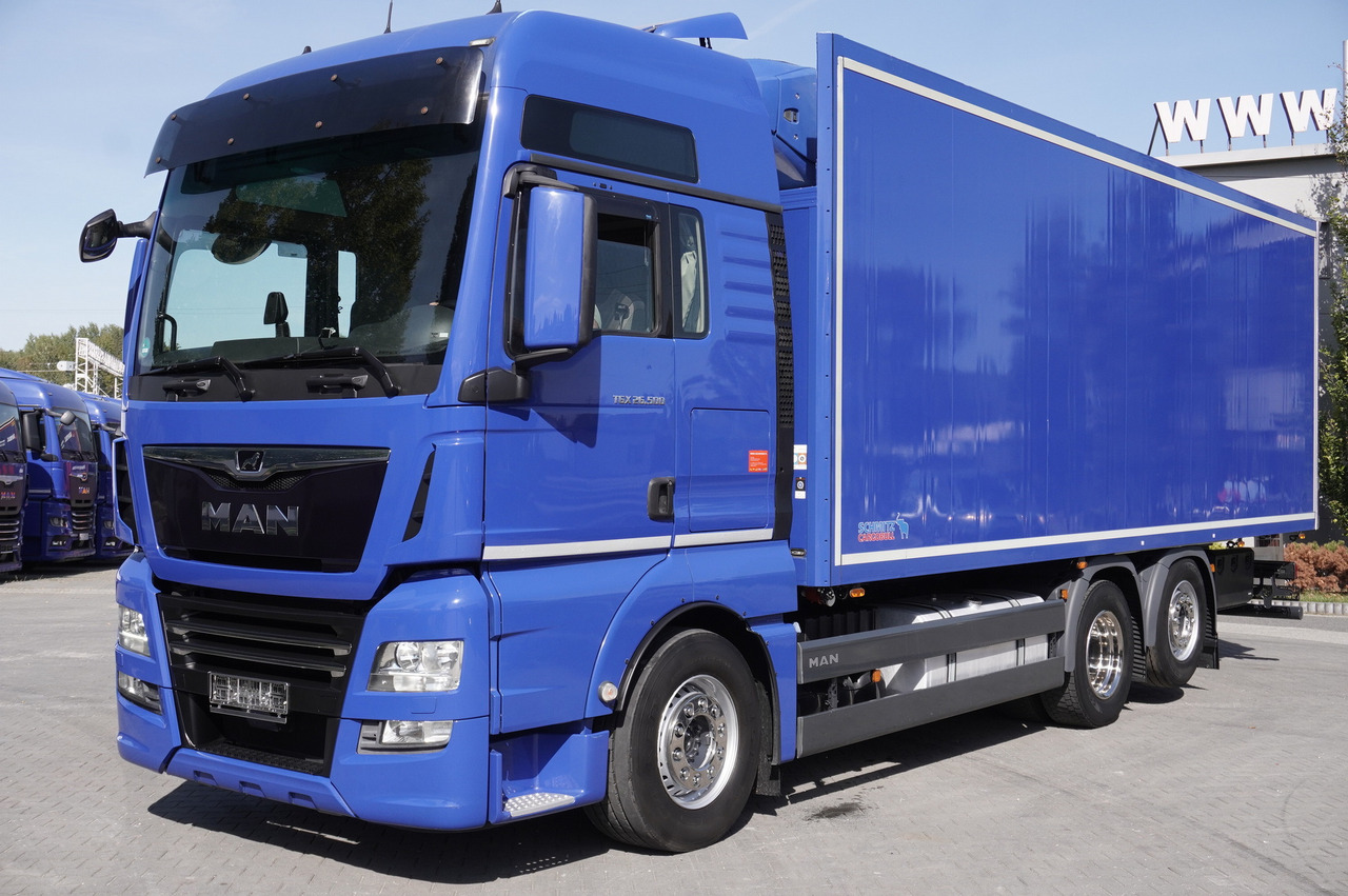 MAN TGX 26.500 E6 XXL / Schmitz 19 pallets / Thermoking / steering axle - شاحنة الفريزر: صورة 1 MAN TGX 26.500 E6 XXL / Schmitz 19 pallets / Thermoking / steering axle - شاحنة الفريزر: صورة 1