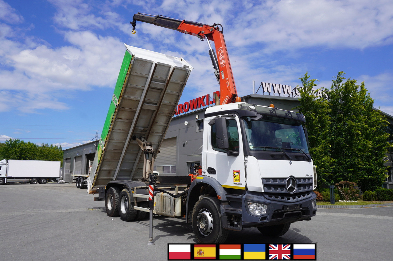 MERCEDES-BENZ AROCS 2633 6x4 / 5.5 T crane FASSI F135 / Tipper 15 EPAL - شاحنة كرين: صورة 1 MERCEDES-BENZ AROCS 2633 6x4 / 5.5 T crane FASSI F135 / Tipper 15 EPAL - شاحنة كرين: صورة 1