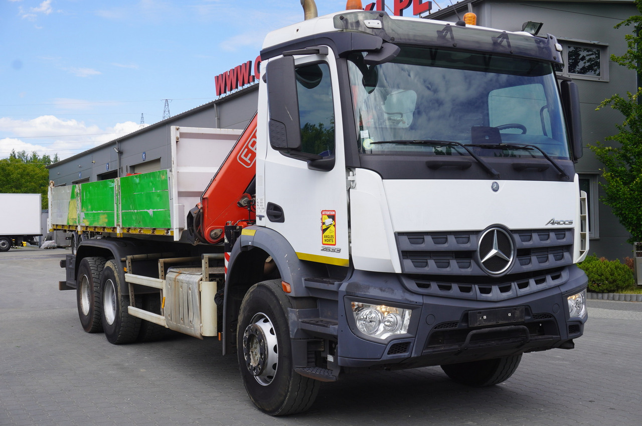 MERCEDES-BENZ AROCS 2633 6x4 / 5.5 T crane FASSI F135 / Tipper 15 EPAL - شاحنة قلاب, شاحنة كرين: صورة 2 MERCEDES-BENZ AROCS 2633 6x4 / 5.5 T crane FASSI F135 / Tipper 15 EPAL - شاحنة قلاب, شاحنة كرين: صورة 2