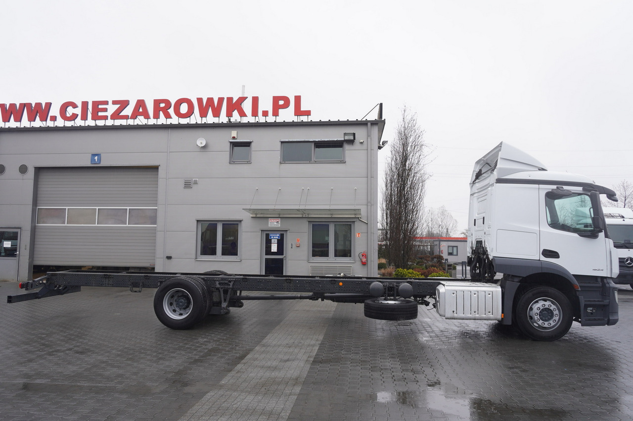 MERCEDES-BENZ Actros 1824 / 9.1 m chassis / ADR AT / sleeping cabin - شاحنة هيكل كابينة: صورة 2 MERCEDES-BENZ Actros 1824 / 9.1 m chassis / ADR AT / sleeping cabin - شاحنة هيكل كابينة: صورة 2