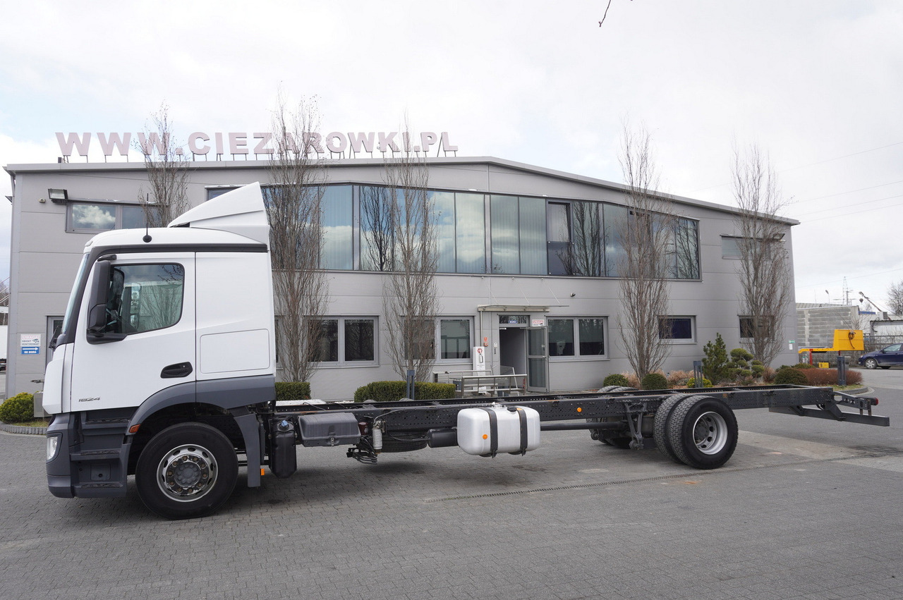 MERCEDES-BENZ Actros 1824 / 9.1 m chassis / sleeping cabin - شاحنة هيكل كابينة: صورة 2 MERCEDES-BENZ Actros 1824 / 9.1 m chassis / sleeping cabin - شاحنة هيكل كابينة: صورة 2