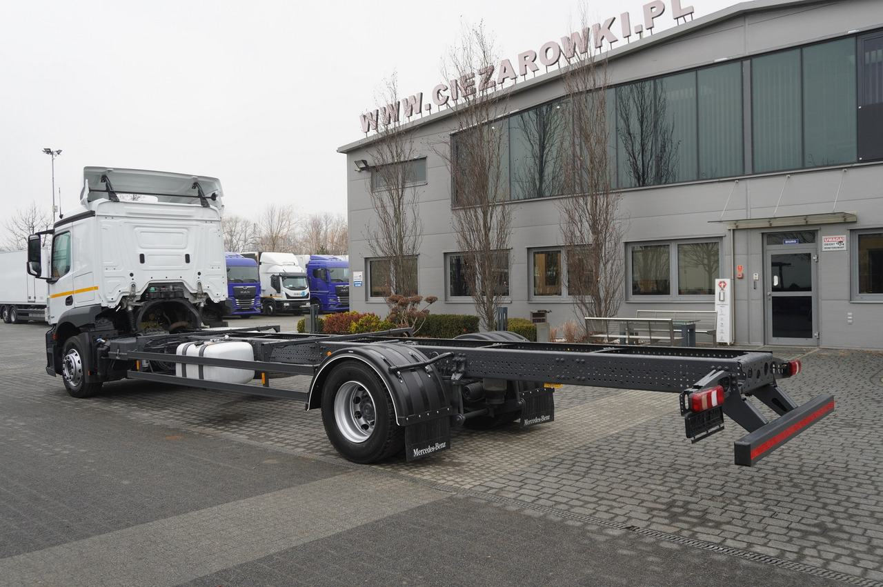 MERCEDES-BENZ Actros 1824 / 9.1 m chassis / sleeping cabin - شاحنة هيكل كابينة: صورة 4 MERCEDES-BENZ Actros 1824 / 9.1 m chassis / sleeping cabin - شاحنة هيكل كابينة: صورة 4