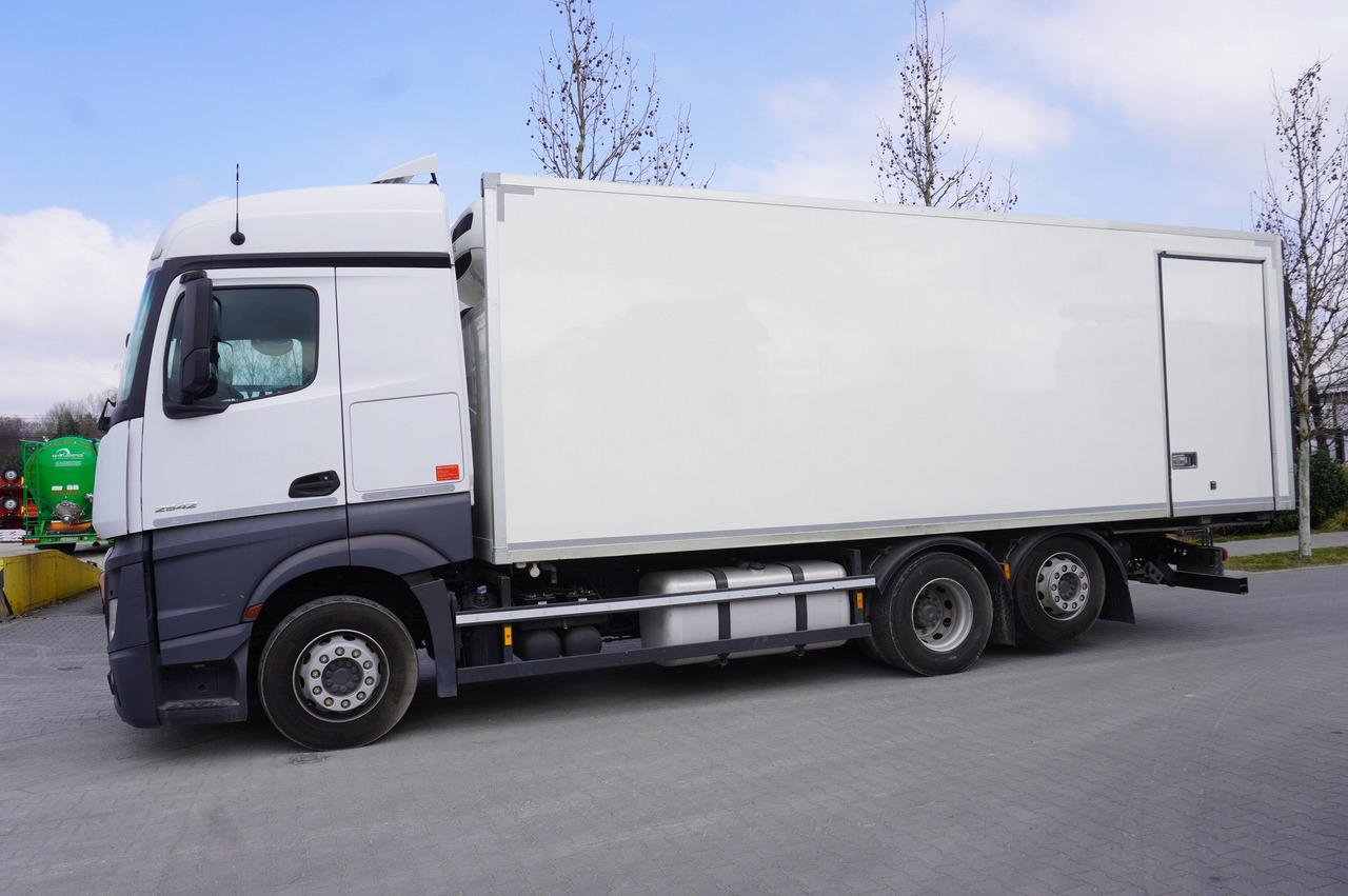 MERCEDES-BENZ Actros 2542 / GIGA cabin / Thermoking 1000R - شاحنة الفريزر: صورة 2 MERCEDES-BENZ Actros 2542 / GIGA cabin / Thermoking 1000R - شاحنة الفريزر: صورة 2