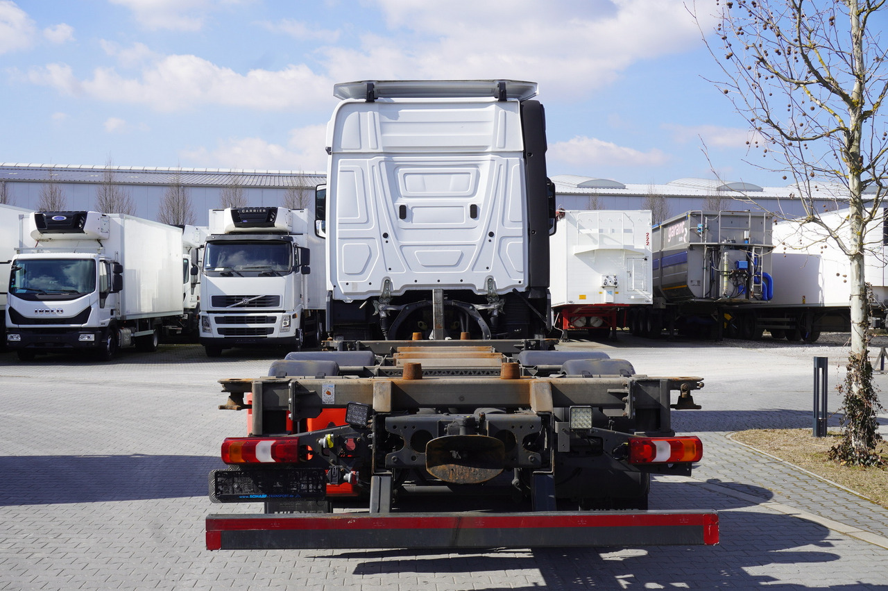 MERCEDES-BENZ Actros 2543 / BDF / Retarder / sleeping cabin - شاحنات الحاويات / جسم علوي قابل للتغيير شاحنة: صورة 4 MERCEDES-BENZ Actros 2543 / BDF / Retarder / sleeping cabin - شاحنات الحاويات / جسم علوي قابل للتغيير شاحنة: صورة 4
