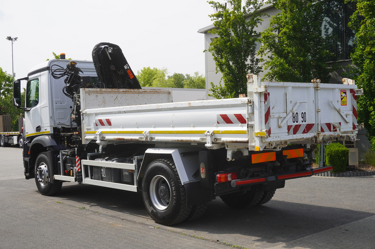 شاحنة قلاب, شاحنة كرين MERCEDES-BENZ Arocs 1833 / 87,000 km!!! / Hds HIAB X-DUO 128 B-2 / three-sided tipper: صورة 6