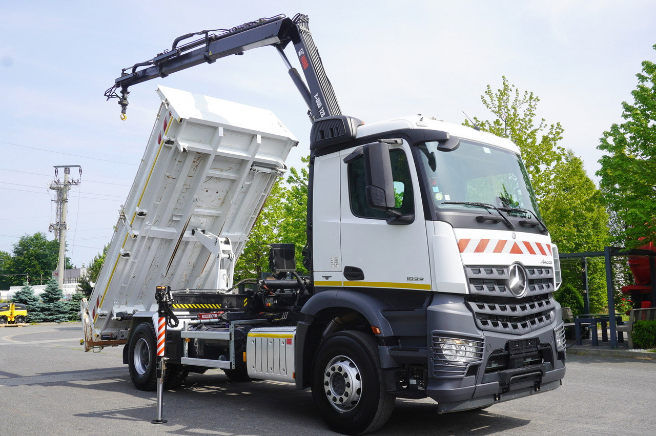 شاحنة قلاب, شاحنة كرين MERCEDES-BENZ Arocs 1833 / 87,000 km!!! / Hds HIAB X-DUO 128 B-2 / three-sided tipper: صورة 8
