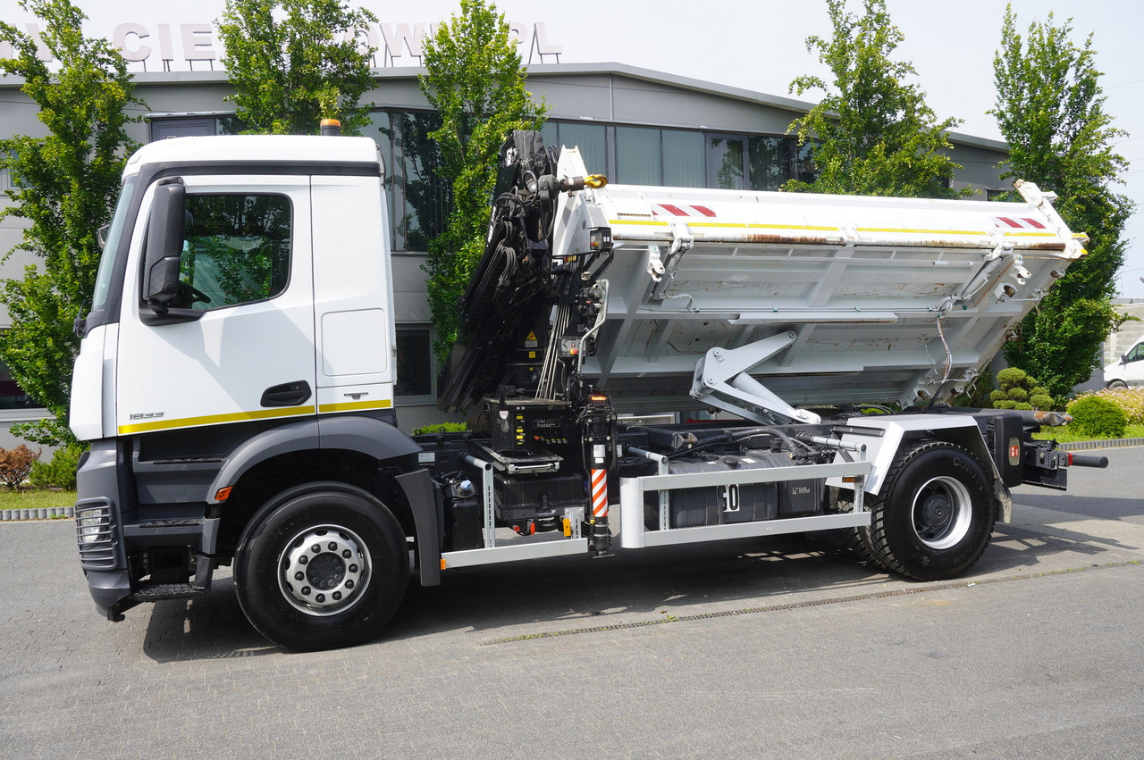 شاحنة قلاب, شاحنة كرين MERCEDES-BENZ Arocs 1833 / 87,000 km!!! / Hds HIAB X-DUO 128 B-2 / three-sided tipper: صورة 15