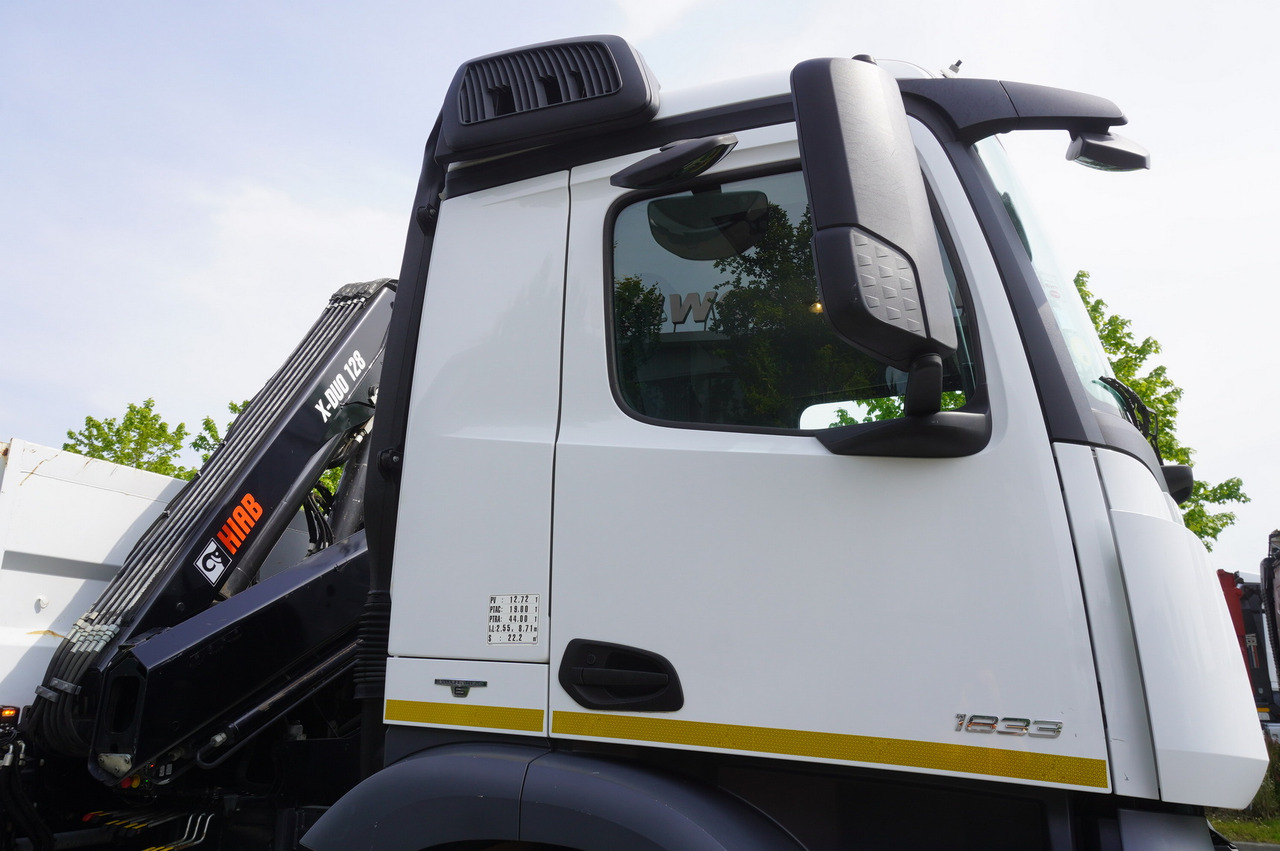 شاحنة قلاب, شاحنة كرين MERCEDES-BENZ Arocs 1833 / 87,000 km!!! / Hds HIAB X-DUO 128 B-2 / three-sided tipper: صورة 22