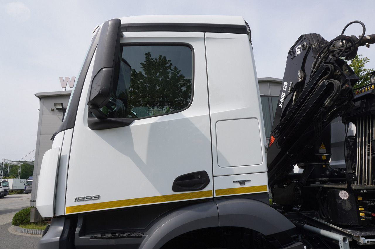 شاحنة قلاب, شاحنة كرين MERCEDES-BENZ Arocs 1833 / 87,000 km!!! / Hds HIAB X-DUO 128 B-2 / three-sided tipper: صورة 24