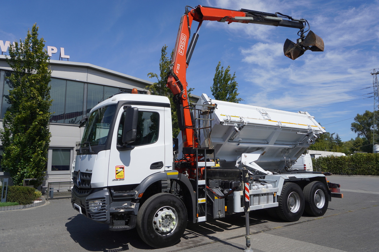 MERCEDES-BENZ Arocs 2636 / 6x4 / HDS Fassi / 3-Way Tipper / Bortmatic - شاحنة قلاب, شاحنة كرين: صورة 2 MERCEDES-BENZ Arocs 2636 / 6x4 / HDS Fassi / 3-Way Tipper / Bortmatic - شاحنة قلاب, شاحنة كرين: صورة 2