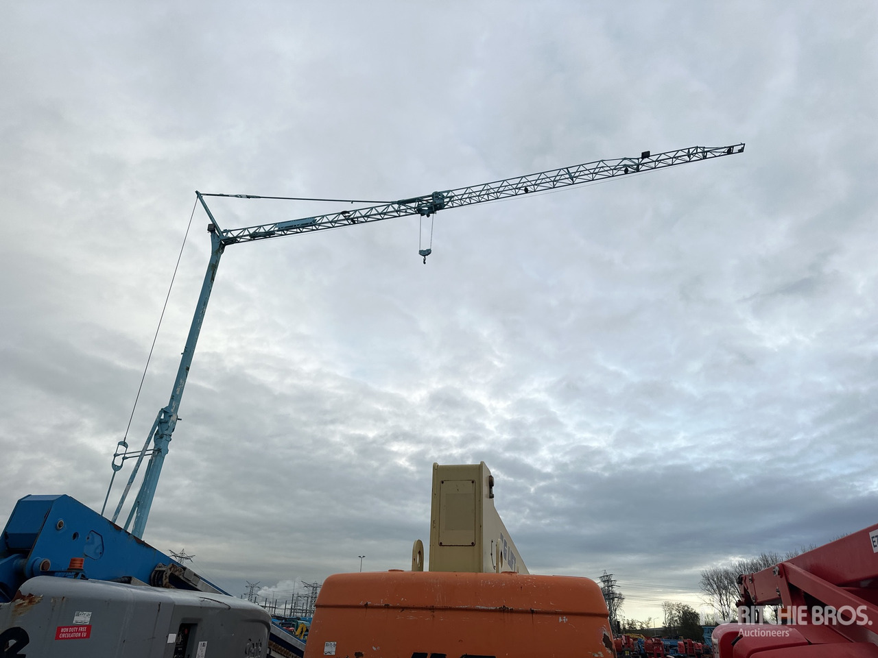 POTAIN IGO32 Tri/A Mobile self-erecting tower crane / 4400 MTH! - رافعة برجية: صورة 4 POTAIN IGO32 Tri/A Mobile self-erecting tower crane / 4400 MTH! - رافعة برجية: صورة 4