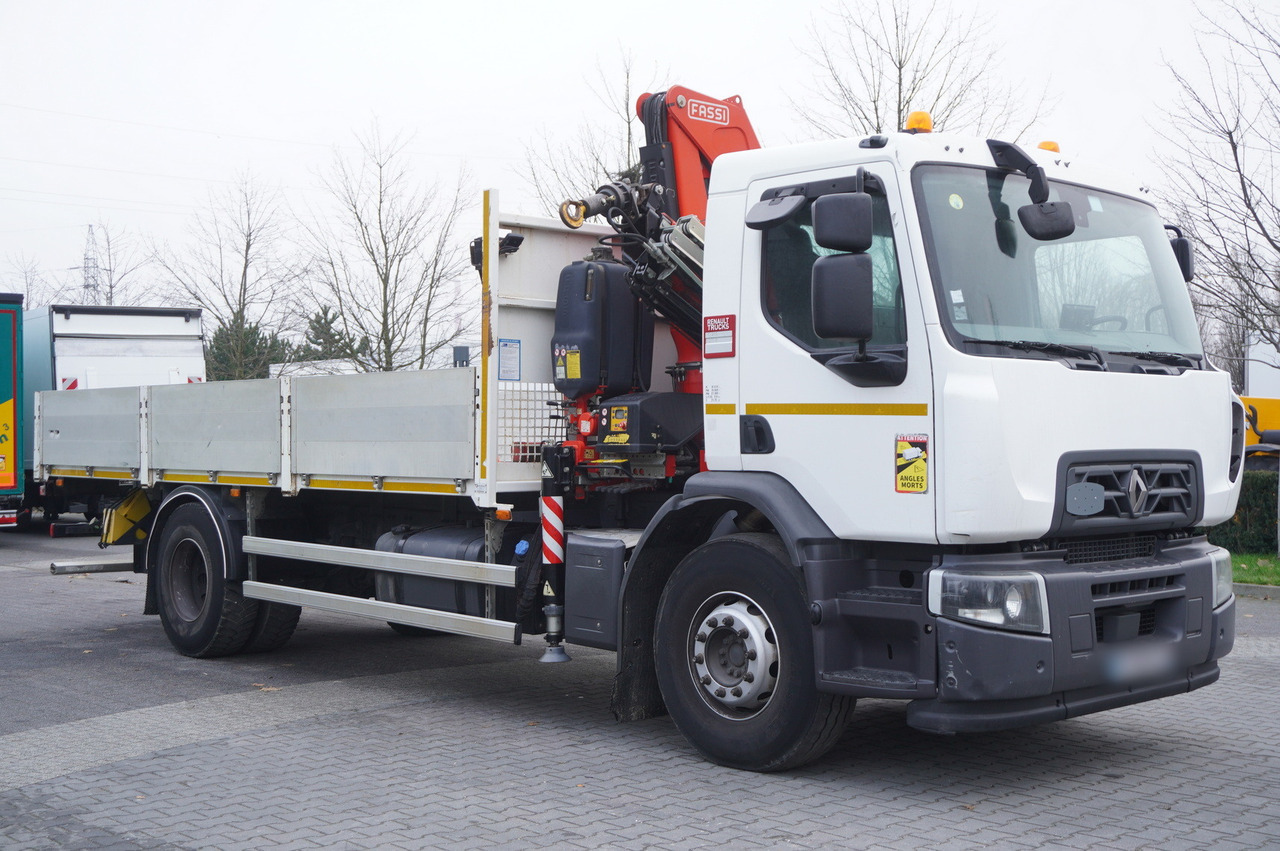RENAULT C280 DTI 8 / FASSI crane 5.6 T / 560 MTH / range 8 m / Flatbed 15 EPAL - شاحنات مسطحة, شاحنة كرين: صورة 2 RENAULT C280 DTI 8 / FASSI crane 5.6 T / 560 MTH / range 8 m / Flatbed 15 EPAL - شاحنات مسطحة, شاحنة كرين: صورة 2