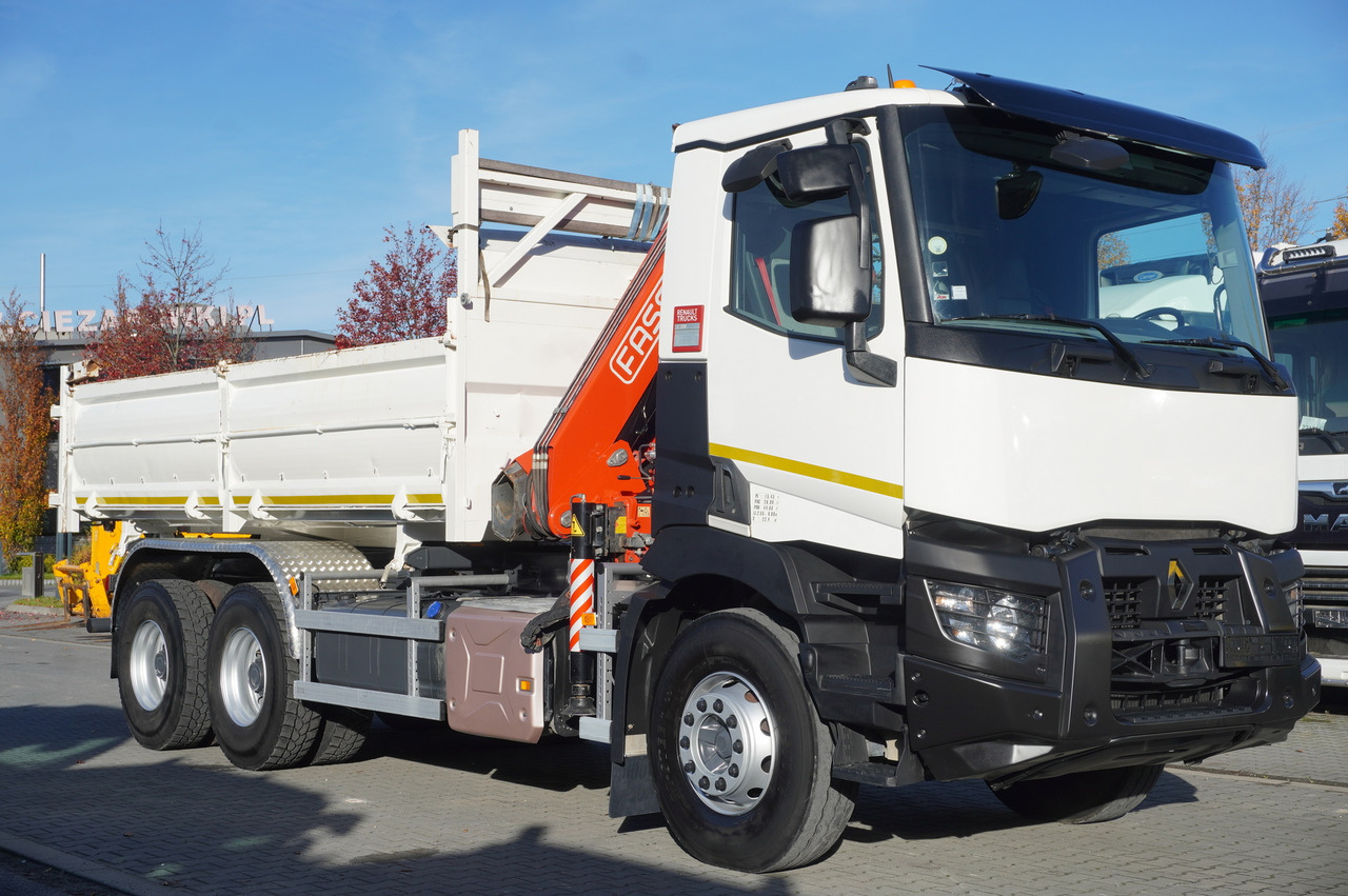 RENAULT C380 E6 6×4 / HDS Fassi F135 2700 MTH / Range 8 m / 5.6 t lifting capacity / 3-side tipper / Bortmatic - شاحنة كرين: صورة 2 RENAULT C380 E6 6×4 / HDS Fassi F135 2700 MTH / Range 8 m / 5.6 t lifting capacity / 3-side tipper / Bortmatic - شاحنة كرين: صورة 2