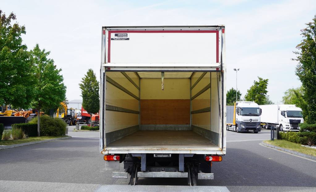 شاحنة مقفلة RENAULT D12 E6 / Container 18 pallets / tail lift: صورة 16 شاحنة مقفلة RENAULT D12 E6 / Container 18 pallets / tail lift: صورة 16