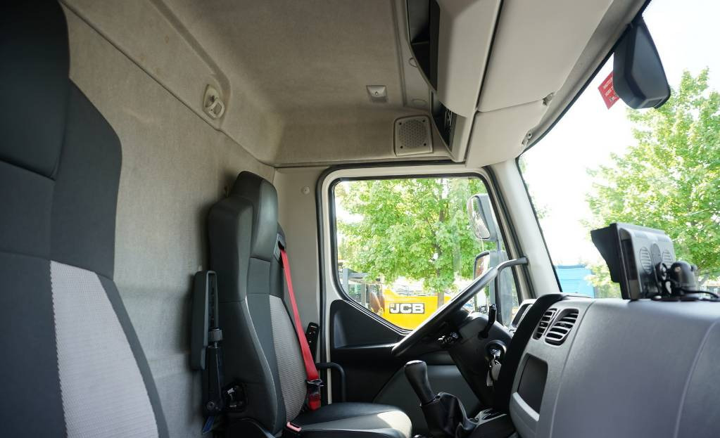 شاحنة مقفلة RENAULT D12 E6 / Container 18 pallets / tail lift: صورة 12 شاحنة مقفلة RENAULT D12 E6 / Container 18 pallets / tail lift: صورة 12