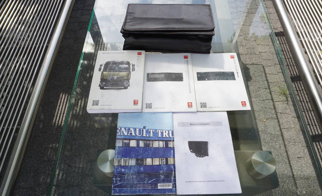 شاحنة مقفلة RENAULT D12 E6 / Container 18 pallets / tail lift: صورة 9 شاحنة مقفلة RENAULT D12 E6 / Container 18 pallets / tail lift: صورة 9