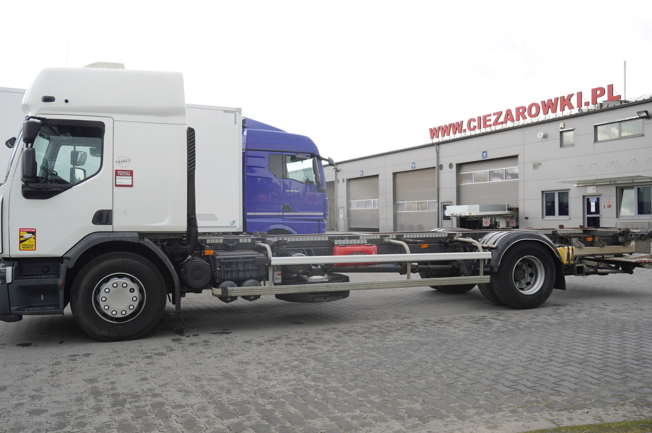 RENAULT D19 Wide Glob / BDF / load capacity 11t / 280 thousand km / tail lift - شاحنة هيكل كابينة: صورة 4 RENAULT D19 Wide Glob / BDF / load capacity 11t / 280 thousand km / tail lift - شاحنة هيكل كابينة: صورة 4