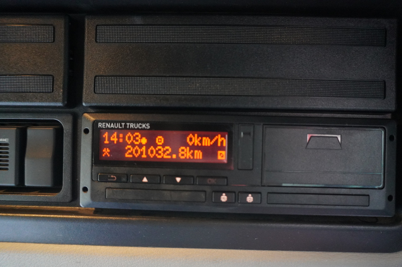 RENAULT RENAULT C280 DTI 8 / FASSI crane 5.6 T / 560 MTH / range 8 m / Flatbed 15 EPAL - شاحنة كرين: صورة 4 RENAULT RENAULT C280 DTI 8 / FASSI crane 5.6 T / 560 MTH / range 8 m / Flatbed 15 EPAL - شاحنة كرين: صورة 4