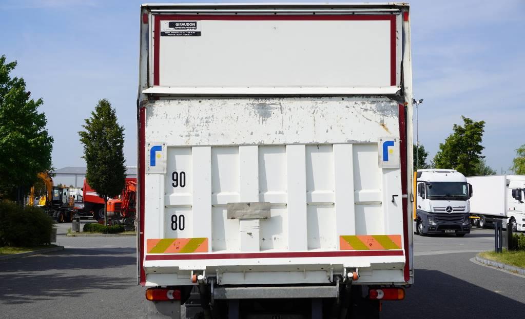 RENAULT Renault D12 E6 / Container 18 pallets / Lift - شاحنة مقفلة: صورة 4 RENAULT Renault D12 E6 / Container 18 pallets / Lift - شاحنة مقفلة: صورة 4
