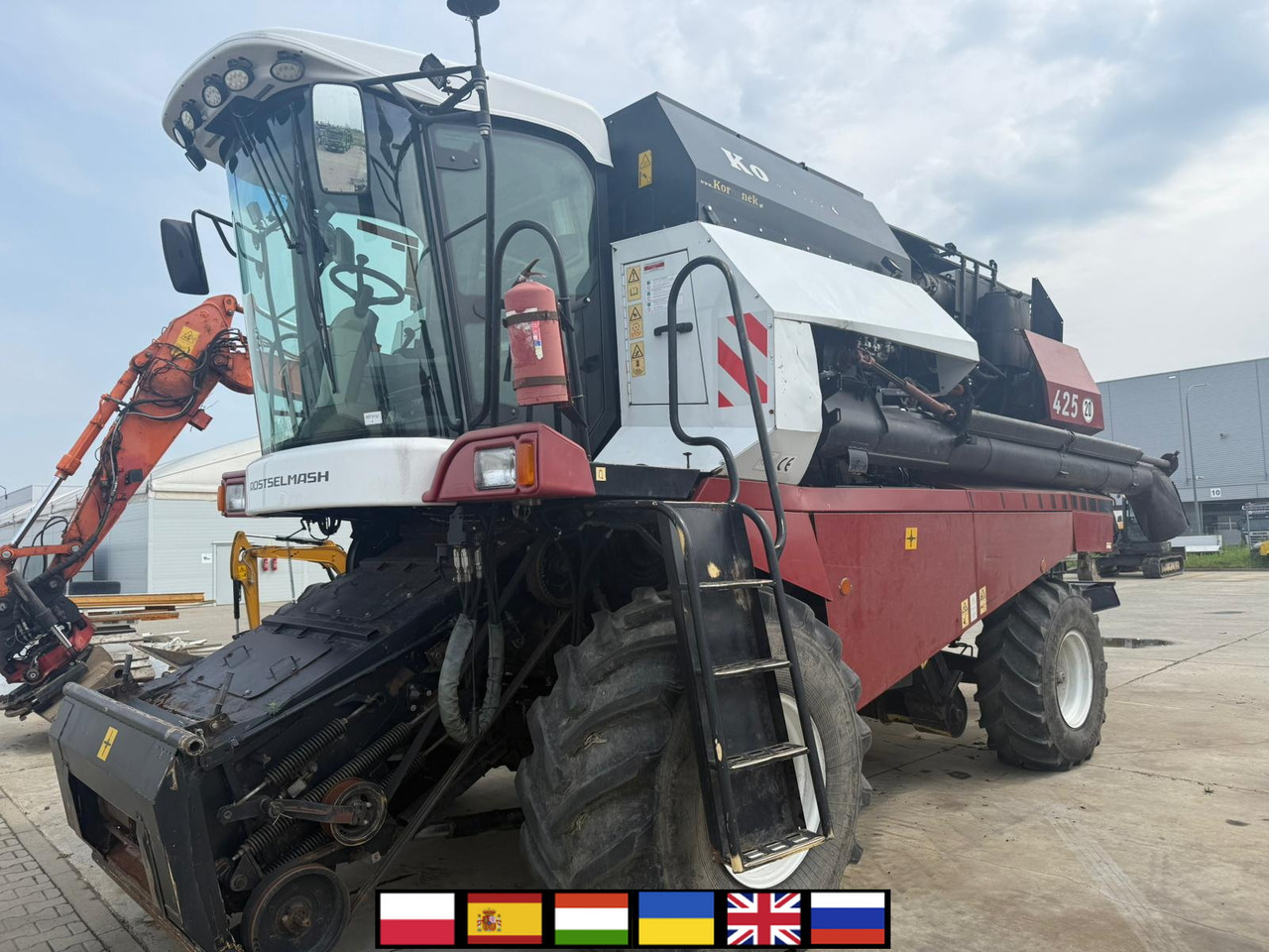 ROSTSELMASH VECTOR 425 RSM-101 grain harvester + Header 5 m + rapeseed harvesting extension / 2300 MTH - حصادة موحَّدة: صورة 1 ROSTSELMASH VECTOR 425 RSM-101 grain harvester + Header 5 m + rapeseed harvesting extension / 2300 MTH - حصادة موحَّدة: صورة 1
