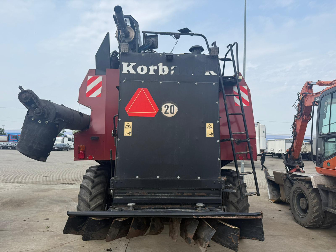 ROSTSELMASH VECTOR 425 RSM-101 grain harvester + Header 5 m + rapeseed harvesting extension / 2300 MTH - حصادة موحَّدة: صورة 4 ROSTSELMASH VECTOR 425 RSM-101 grain harvester + Header 5 m + rapeseed harvesting extension / 2300 MTH - حصادة موحَّدة: صورة 4