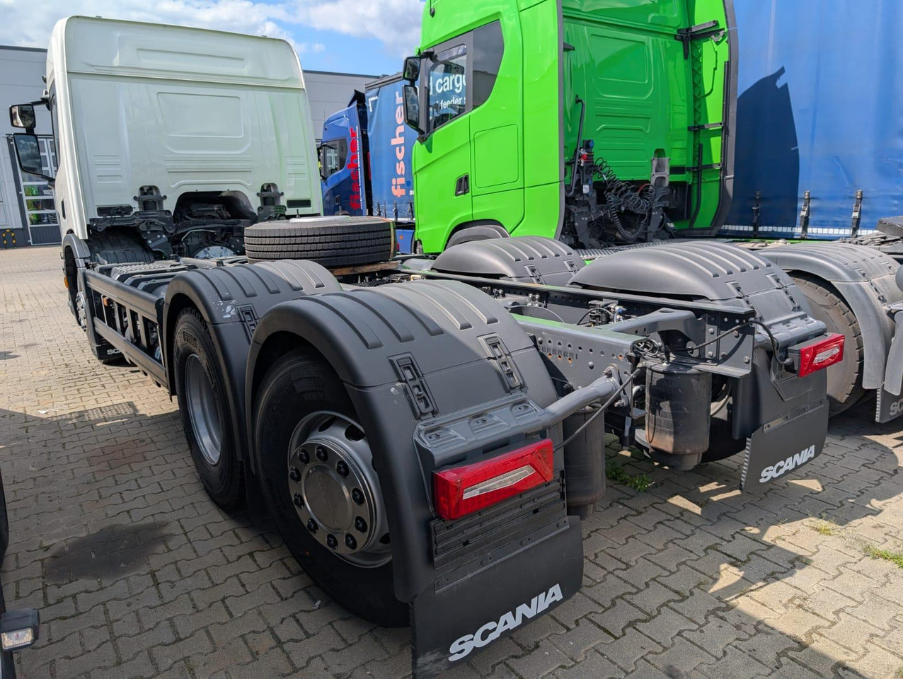 SCANIA P 340 B6x2*4NA / chassis frame / steering axle / CNG / large cab / 8 units - شاحنة النفايات: صورة 4 SCANIA P 340 B6x2*4NA / chassis frame / steering axle / CNG / large cab / 8 units - شاحنة النفايات: صورة 4