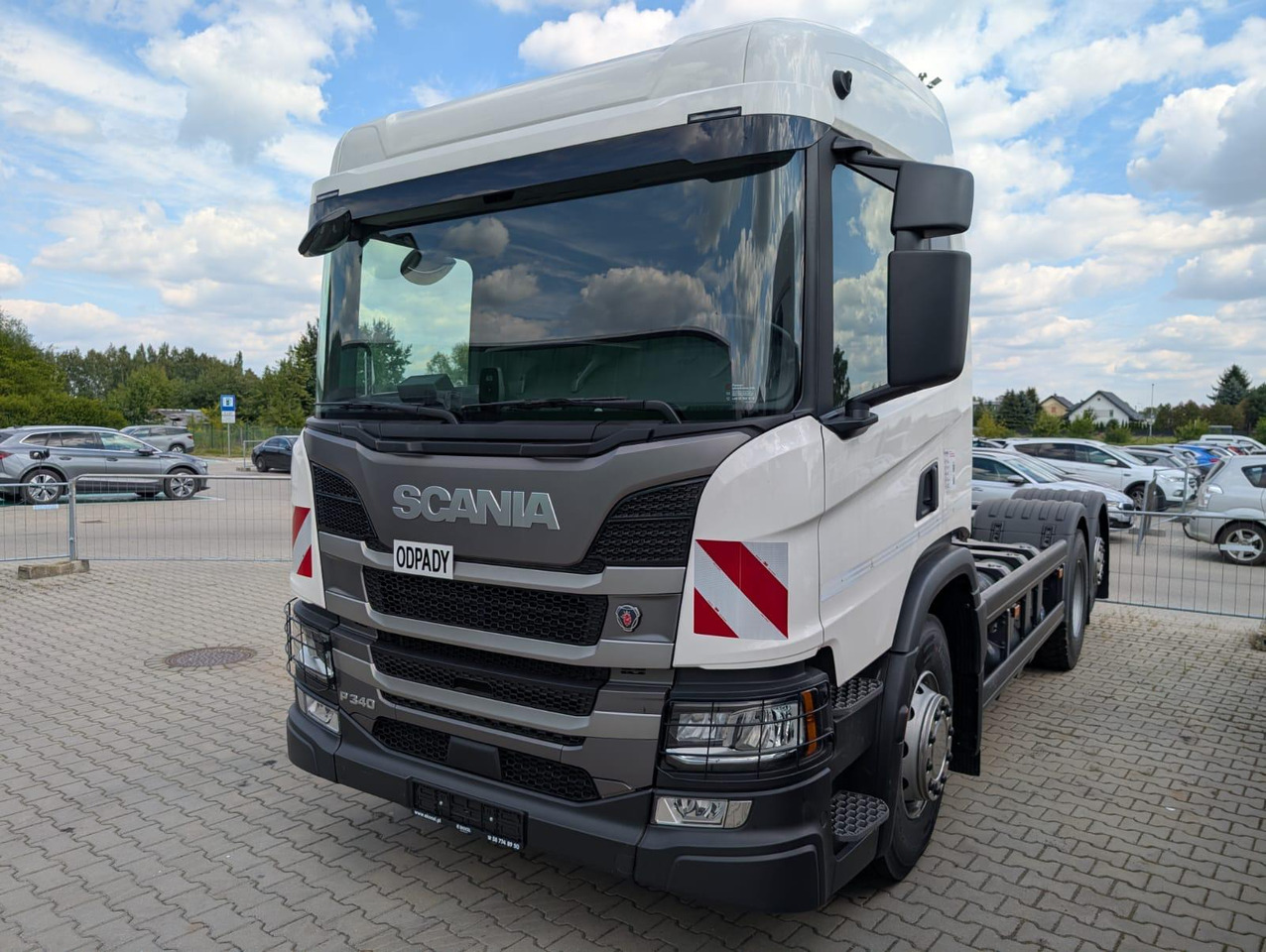 SCANIA P 340 B6x2*4NA / chassis frame / steering axle / CNG / large cab / 8 units - شاحنة النفايات: صورة 2 SCANIA P 340 B6x2*4NA / chassis frame / steering axle / CNG / large cab / 8 units - شاحنة النفايات: صورة 2
